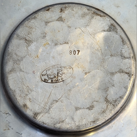 Vintage Forged Aluminum Intaglio Design By E. M. P #807 Serving Tray - Picture 7 of 10